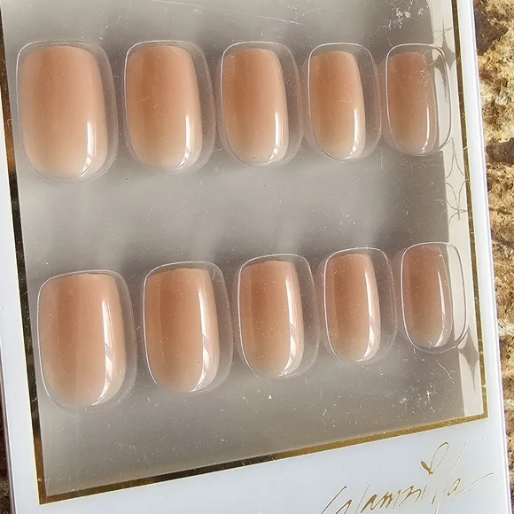 Glamnetic For The 'It' Girls Short Squoval Press-On Nails - Picture 3 of 4